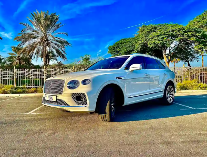 BENTLEY BENTAYGA – WHITE