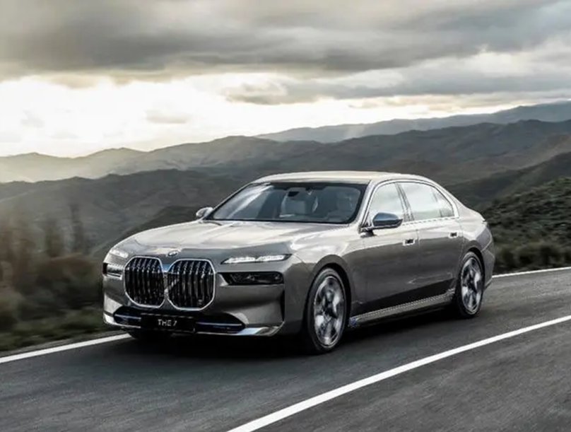 Rent BMW 740I in Dubai