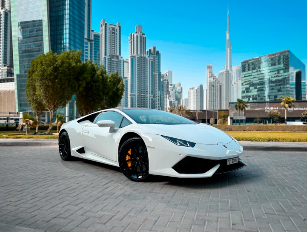 LAMBORGHINI COUPÉ – WHITE